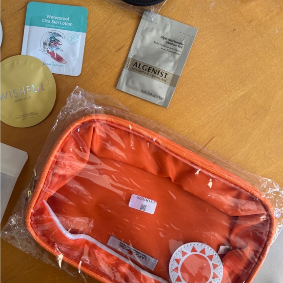 37 pcs: Makeup Skincare and Hair Samples Travel Case Mirror and Eye Gel Coolers - Picture 4 of 7